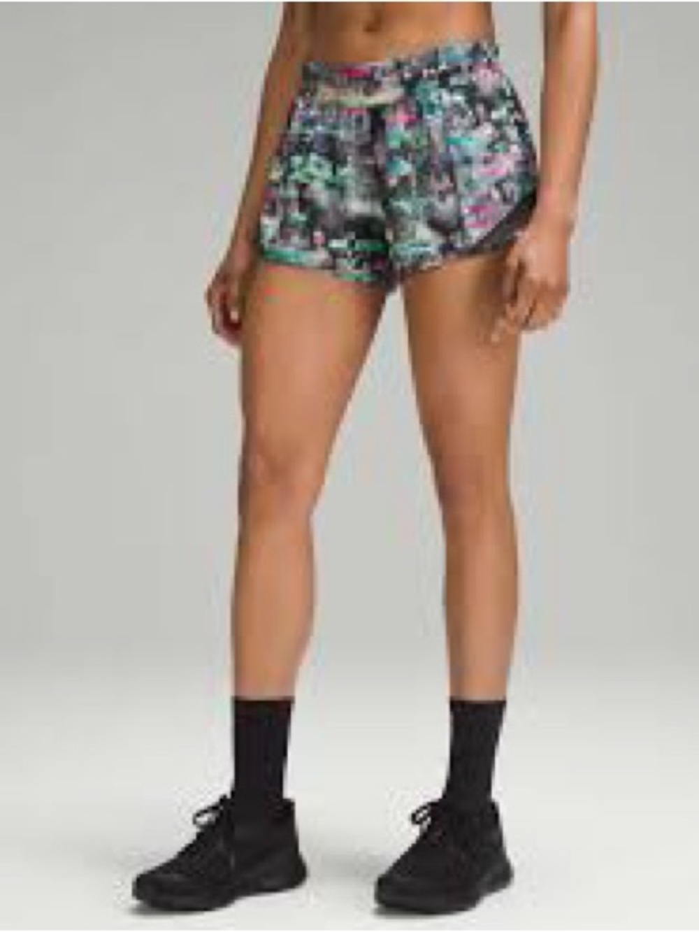 LULULEMON hotty hot 4 inch shorts size 4